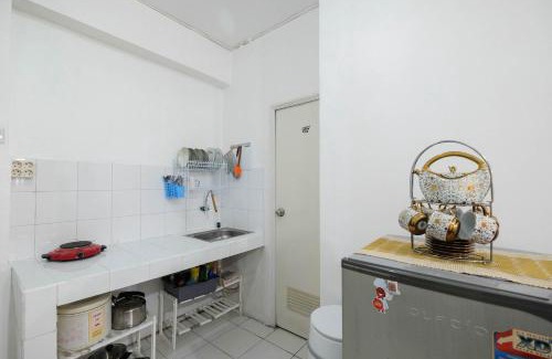 Pekayon Jaya Apartment | New Furnished 2BR Apartment Mutiara Bekasi By Travelio