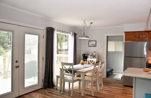 Fairfield Bay House | New Game Room! WiFi! King Bed! Family Friendly!