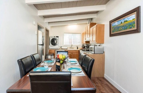 Tennyson - Alquire House | New! Gateway to SFO - King Bed - BART 10 min walk