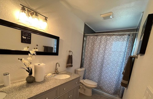 Biggs Field Apartment | New Glampy Cove Apartment