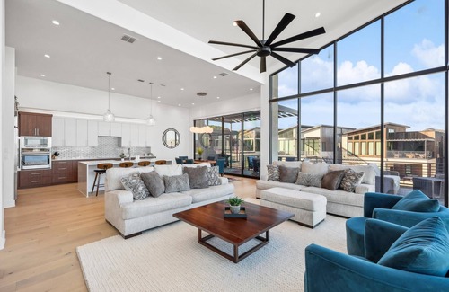 Graford House | New Glass Water View at PK *4bed/4.5 bath | Games, Paddle Boards & Kayaks!