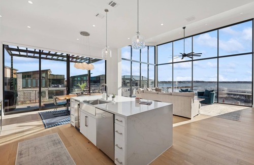 Graford House | New Glass Water View at PK *4bed/4.5 bath | Games, Paddle Boards & Kayaks!