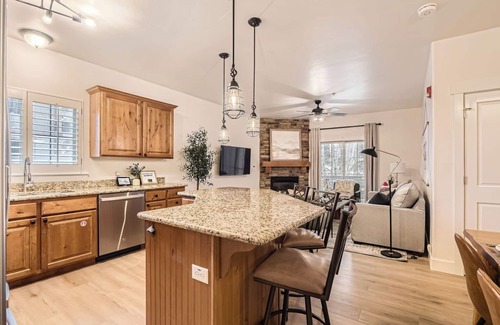 Bear Hollow Village Condo | New! Gold Medal Getaway-Pool, Hot Tub, and Gym! Short Drive to Canyons Resort!