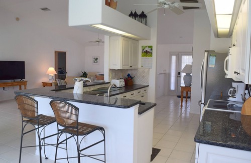Pebble Beach House | NEW! Golf Course frontage with HEATED pool, 20min to BEACH!
