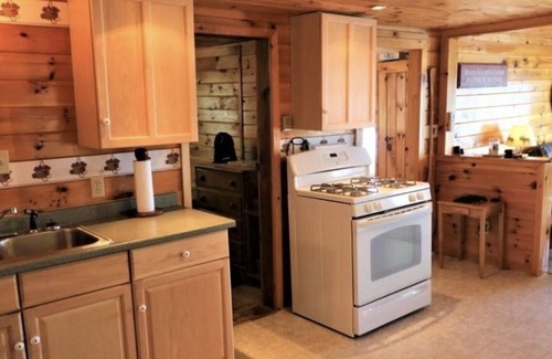 Vassalboro Cottage | New- Golf, Fishing, Kayaks & Waterfront - Private Cottage
