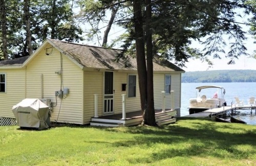 Vassalboro Cottage | New- Golf, Fishing, Kayaks & Waterfront - Private Cottage