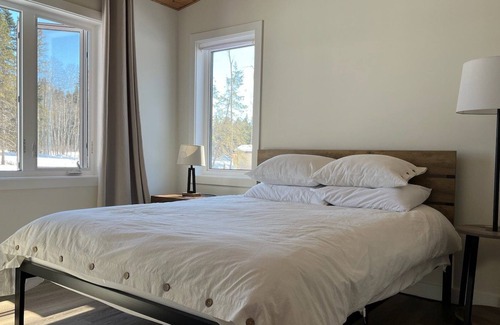 Wasagaming Cabin | New gorgeous 3 bedroom cabin! Walk to Clear Lake!