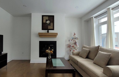 Innisfil House | New gorgeous charming quiet 4-BR single house 9 minutes to Lake Simcoe