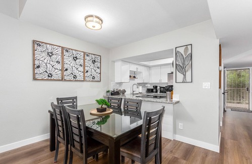 Lake Biltmore Village Condo | NEW & GORGEOUS Lakefront ZEN 3 bedrooms [2 KING +1 Queen]