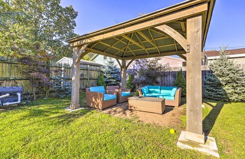 East Shore Cottage | New Haven Gem w/Private Pool, Walk to Beach!
