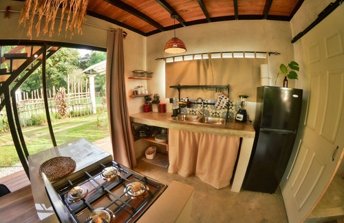 Pavones Apartment | New! Heart of Pavones - Casa Bahía Valley - 5 minute walk to the beach