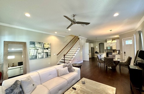 SoHo House | New! Heart of South Tampa Townhome 3BD/2.5BA Tesla Charger