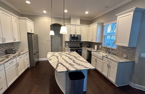 SoHo House | New! Heart of South Tampa Townhome 3BD/2.5BA Tesla Charger