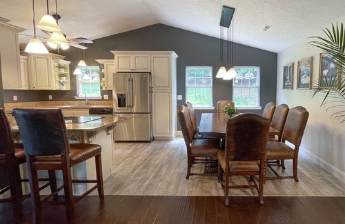 Greer House | NEW - Heated Pool - Hot Tub - Game Room - Sauna - 20 Mins to GVL