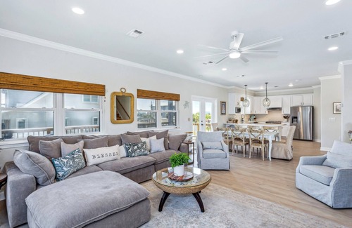 Villa Primera House | New heated pool, Beach Gear, Great for Families, Direct Beach Access, Gulf Views