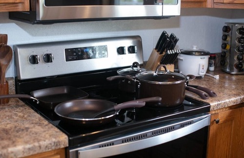 Decorah Condo | New Heights - 4Bd 2Ba, King, Pet Friendly, Close to Everything!