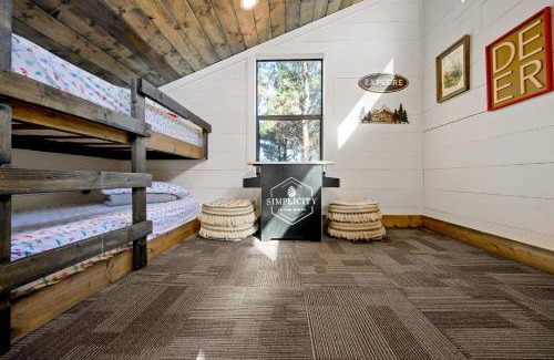 Broken Bow House | New HGTV Cabin: Hot Tub BBQ Firepit Sleeps 10