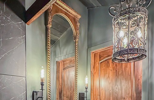 Bountiful House | NEW Historic Carriage House w/ Hot Tub, quiet chalet near downtown SLC