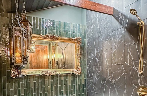 Bountiful House | NEW Historic Carriage House w/ Hot Tub, quiet chalet near downtown SLC