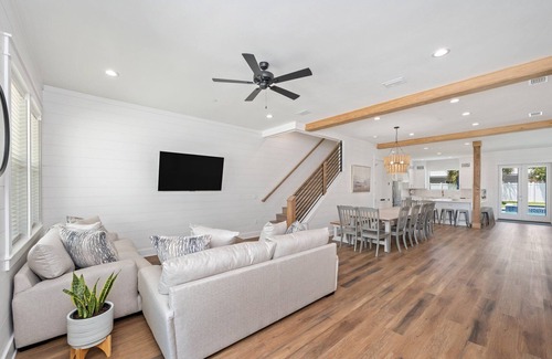 Crystal Beach House | New Home~Close to the Beach! Private Pool and Spa!