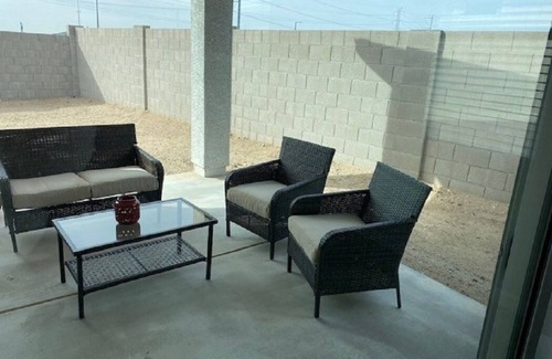 Buckeye House | New home close to Watson shopping area. Prof furnished. All utilities included