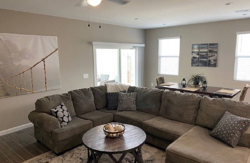 Buckeye House | New home close to Watson shopping area. Prof furnished. All utilities included