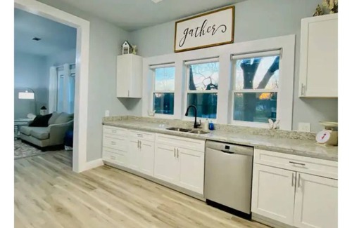 Denison Cottage | New home in a classic body close to downtown!