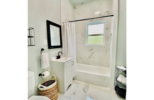 Denison Cottage | New home in a classic body close to downtown!