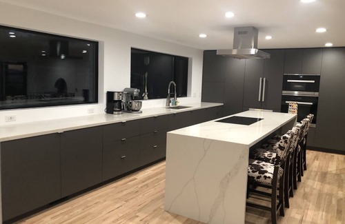 Salt Lake City House | New Home & Luxury Finishes + Breathtaking Views! Huge Open Concept - Sleeps 8
