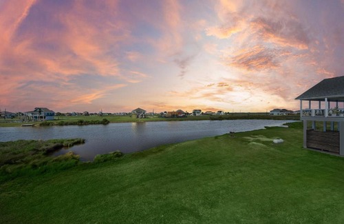 Indian Beach House | New Home w/Amazing Views-Close to Beach, Bay, & Galveston Island State Park