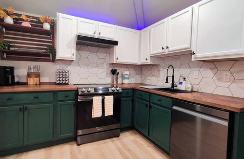 Hoodsport House | NEW Home W/GYM, SAUNA & GAME Room near Olympic National Park.
