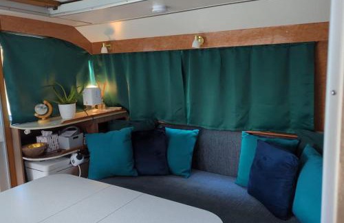 Chelmsford Boat Rental | New Horizon - A beautiful boat very conveniently located in Chelmsford City