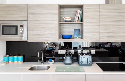 Sandown Apartment | New Horizon