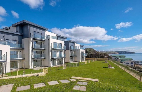 Sandown Apartment | New Horizon