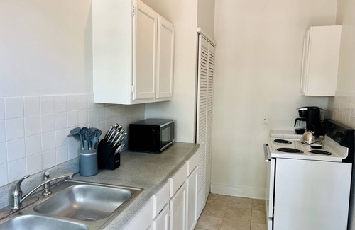 Westfort Condo | New Host Special! Condo near Pearl & Riverwalk