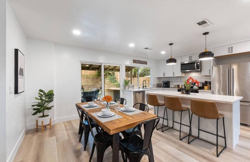 Carmichael House | NEW! * Hot Tub * King Beds * Modern Home * 3b2b