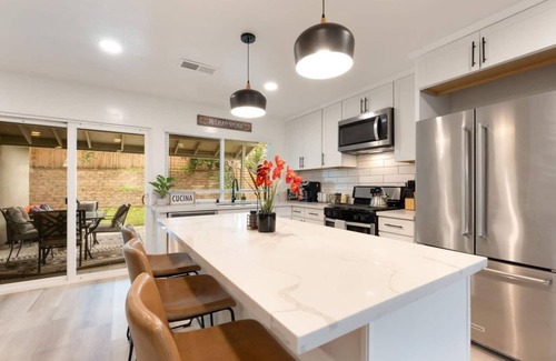 Carmichael House | NEW! * Hot Tub * King Beds * Modern Home * 3b2b