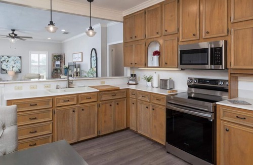 Wimberley House | NEW Hot Tub Walk Downtown Blanco River Access