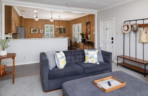 Wimberley House | NEW Hot Tub Walk Downtown Blanco River Access