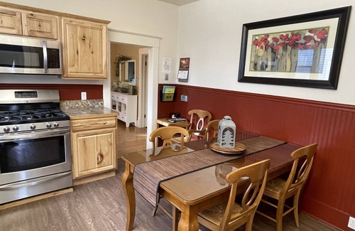 Red Lodge House | New Hot Tub,Walking Distance to Downtown,Wifi,No Pets,Outside Space w/new deck