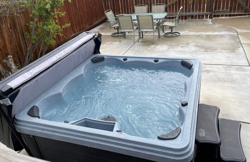 Red Lodge House | New Hot Tub,Walking Distance to Downtown,Wifi,No Pets,Outside Space w/new deck