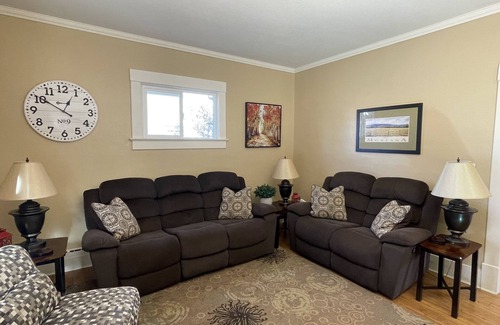 Red Lodge House | New Hot Tub,Walking Distance to Downtown,Wifi,No Pets,Outside Space w/new deck