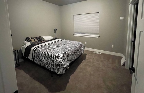 Edgar Other | New House close to Yellowstone Park Magpie Fields