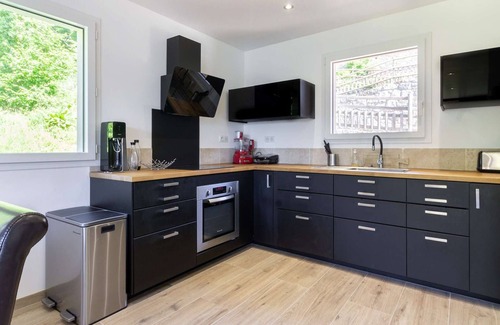 Grust House | New house in Grust for 12 people, 4 bedrooms, WIFI, parking, linen and cleaning included