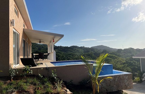 Jonesville House | New house in the heart of nature near the most beautiful virgin beach Camp Bay.