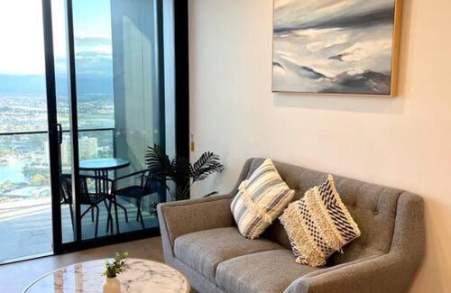 Broadbeach Apartment | NEW impressive 180° river view 1 bed apt with pool 47F