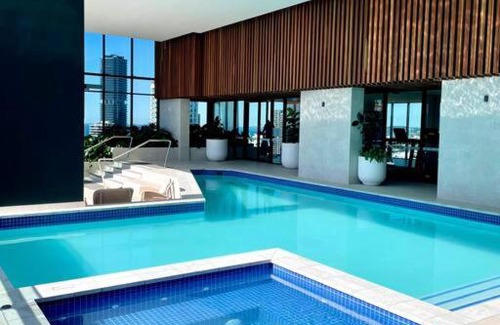 Broadbeach Apartment | NEW impressive 180° river view 1 bed apt with pool 47F