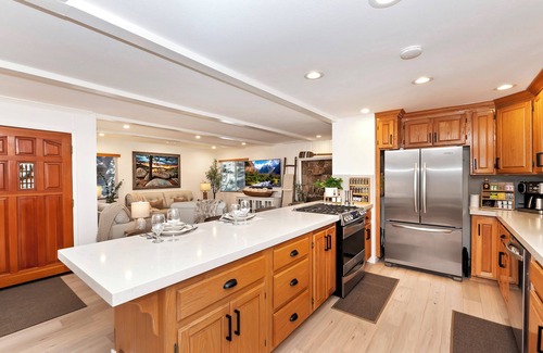 Boulder Bay Cabin | New in Boulder Bay! Main House & Guest House, Wifi, EV plug, Game Room, Laundry