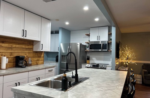 Suwannee House | NEW in Suwannee 5-bedroom with 11+ beds with Free boat slip and trailer parking