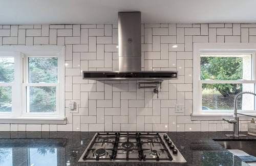 Elkins Park House | NEW! Indoor Pool & Massive Space to Entertain, Luxury w/ King Beds, Kid-Friendly